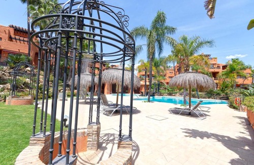 Marbella Apartment | La Alzambra, Puerto Banus