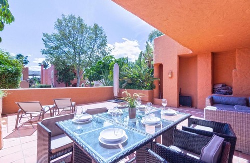 Marbella Apartment | La Alzambra, Puerto Banus