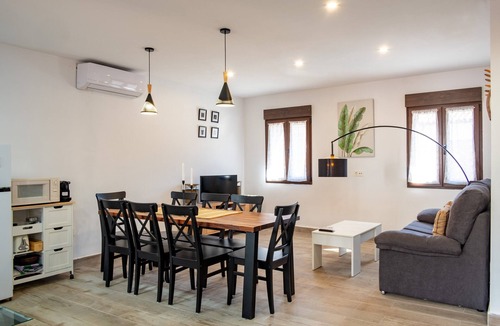 Alaejos House | La Carbonera – Country House for 8, Ciudad Real, Private Terrace & AC