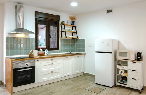 Alaejos House | La Carbonera – Country House for 8, Ciudad Real, Private Terrace & AC