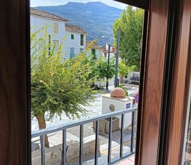 Guejar Sierra Apartment | La Casa de la Plaza