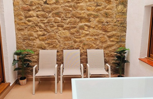 Laguardia Old Town Apartment | La Casa de Lorenzo, complete & practical accommodation. In Laguardia center!