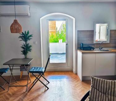 Montilla Apartment | La Casa del Gallo Alojamientos by Taberna Bolero