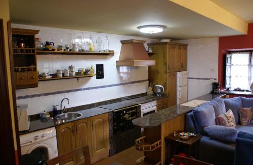 San Juan de Parres House | La Casa Verde del Sella