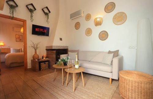 Urbanizacion Pinos Verdes Apartment | La Casita Andaluz Marbella 10min Beach Walk