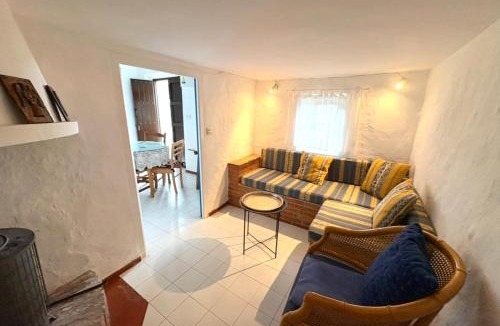 El Chorro House | La Casita Blanca- La Almona Chica