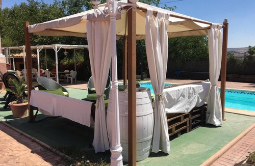 Colmenar de Oreja House | La Casita de Colmenar: Accessible Rural Home with Pool and Games Room