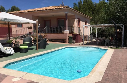 Colmenar de Oreja House | La Casita de Colmenar: Accessible Rural Home with Pool and Games Room