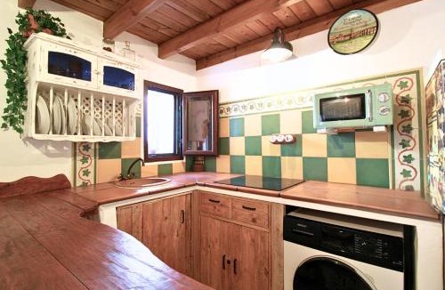 Santa Ana la Real House | La Casita del Bosque de las Letras by SIERRA VIVA