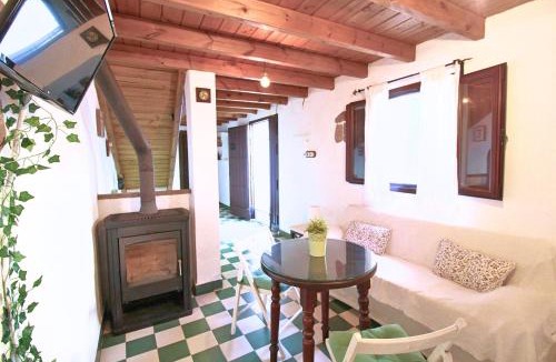 Santa Ana la Real House | La Casita del Bosque de las Letras by SIERRA VIVA