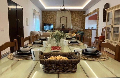 Lora Del Rio Villa | La Estacada