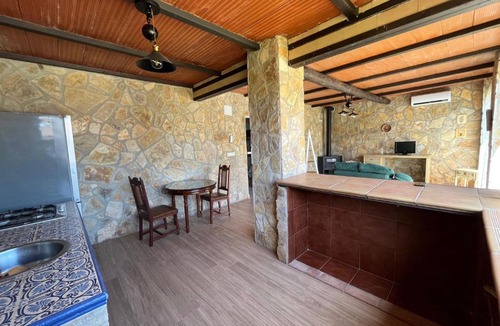 Lora Del Rio Villa | La Estacada