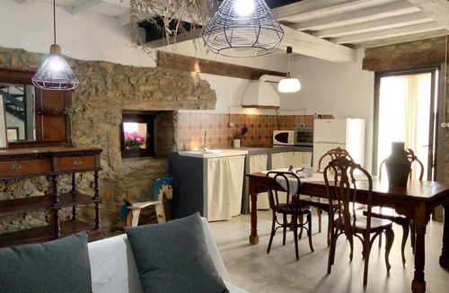 Perales del Puerto House | La Grulla Gris Country House – Wi-Fi and Air Conditioning
