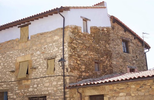 Perales del Puerto House | La Grulla Gris Country House – Wi-Fi and Air Conditioning