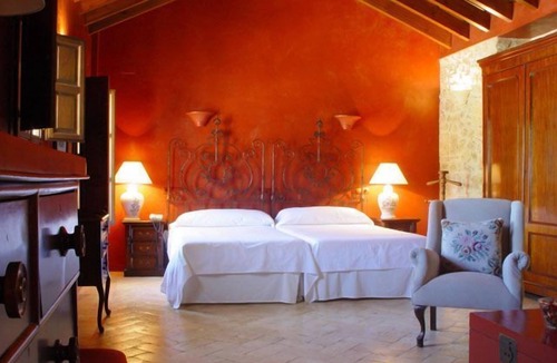Osuna Hostel | La Hospederia Del Monasterio