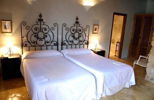 Osuna Hostel | La Hospederia Del Monasterio