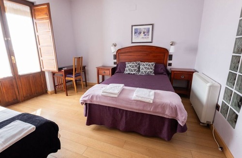 Segovia Old Town Cabin | La Judería Segovia Lodging - Room for 3