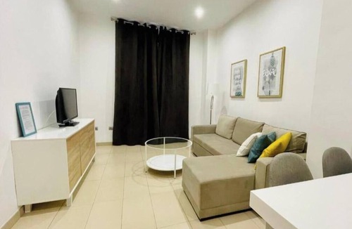 Central District Apartment | La Perla Reyes Catolicos Living: Standard Apartment