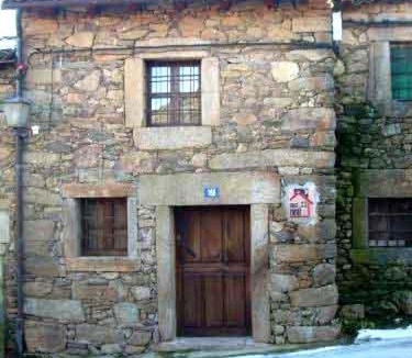 Navalguijo House | La Plazuela