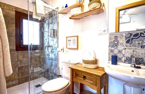 Canillas de Aceituno Bed & Breakfast | La Vieja Botica Bed & Breakfast