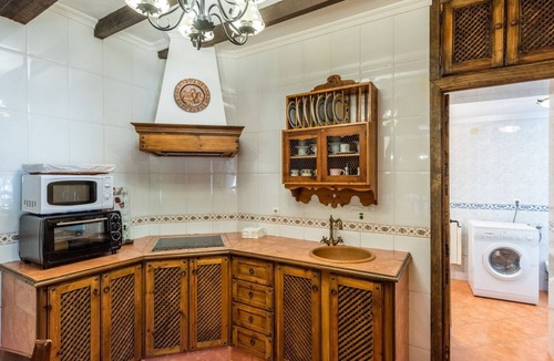 Malaga-Este Villa | Lagar Martínez Málaga by Ruralidays