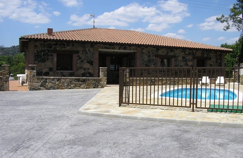 Navaluenga Cottage | Large country houses near Madrid, for groups of 20 to 27 people, swimming pool