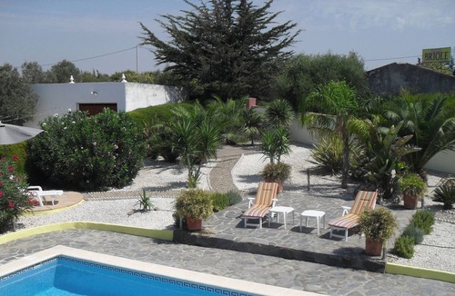 Chiclana de la Frontera Villa | Large Modernised Villa, Private Pool, Beautiful Gardens, Large Kitchen & Lounge