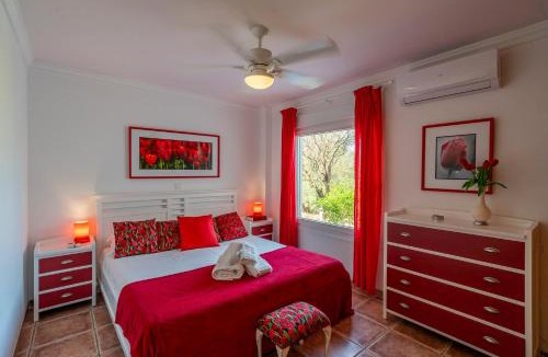 Vinuela Villa | Las Alondras stunning lake views
