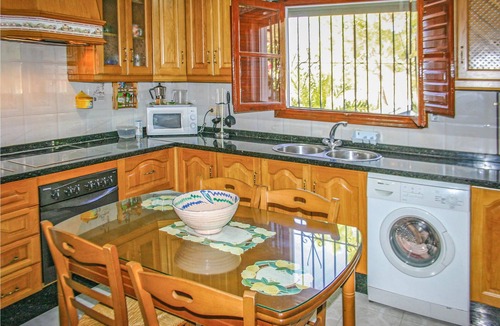Corumbela House | Less than 10 minutes walk from Corumbela, the vacation home is located in the mountain slopes next t