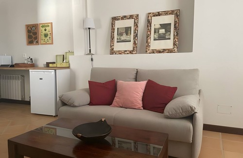 Consuegra Apartment | Library Studio in Consuegra, Land of Don Quixote