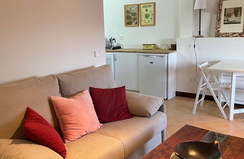 Consuegra Apartment | Library Studio in Consuegra, Land of Don Quixote