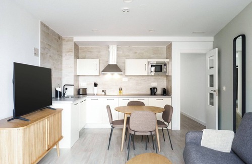 Central District Apartment | Limehome Granada Calle Lopez Rubio