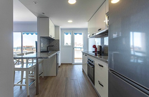 Torreblanca Apartment | Lisasol. Apartment with sea views.
