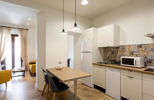 Santa Catalina Apartment | LN4 2BD+2BTH Cloakroom, Shared terrace with pool + Parking on demand
