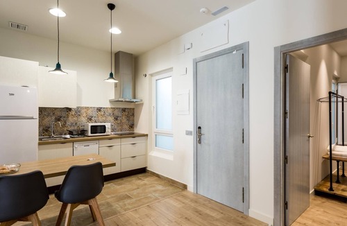 Santa Catalina Apartment | LN4 2BD+2BTH Cloakroom, Shared terrace with pool + Parking on demand