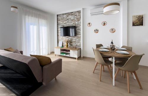 Genalguacil House | Lo del Tío Andrés II, Casa moderna con vistas panorámicas en Genalguacil