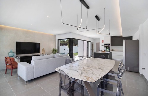 Poblado Sancti Petri Villa | Lola Sea Villa with Private Pool, Gym & Wi-Fi