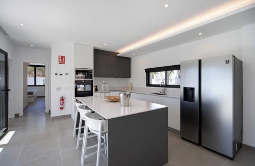 Poblado Sancti Petri Villa | Lola Sea Villa with Private Pool, Gym & Wi-Fi