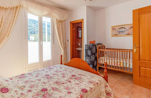 Benaojan House | Look forward to carefree vacations in this vacation home in Benaoján.