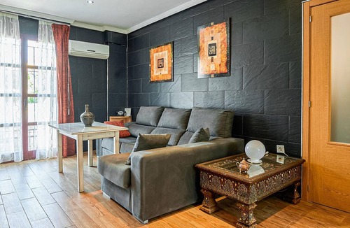 Lucena House | Look forward to your artistic vacation home in Lucena.