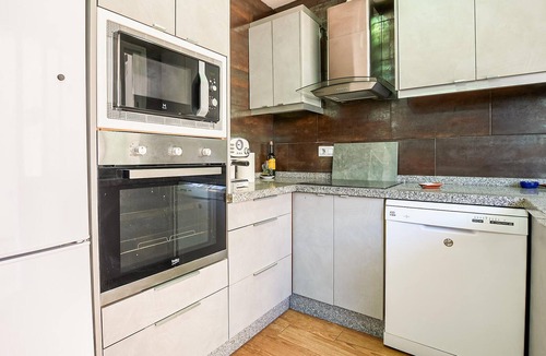 Lucena House | Look forward to your artistic vacation home in Lucena.