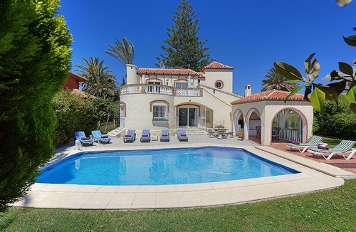 Urbanizacion Marbessa Villa | Los Arcos beachfront Villa with private swimming Pool