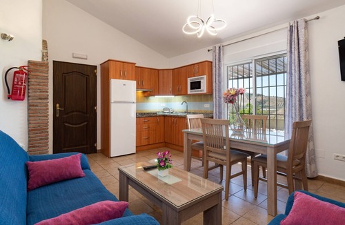 Cajiz Cottage | Los Barranquillos 1 is a rural house with a private semi-heated pool,