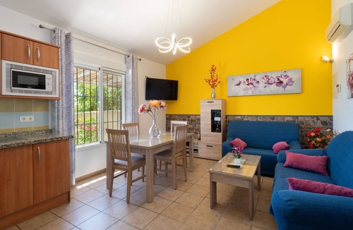 Cajiz Cottage | Los Barranquillos 1 is a rural house with a private semi-heated pool,