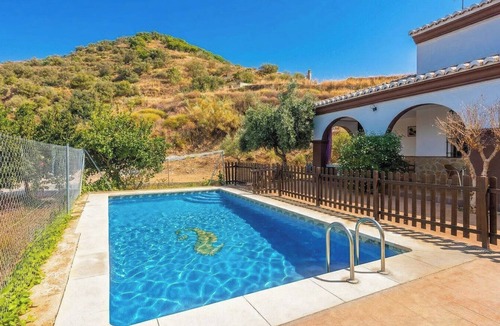 Totalan Villa | Los Hidalgos de Totalán by Ruralidays