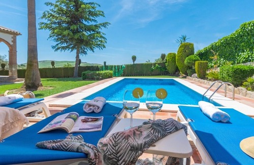 Antequera Villa | Los Lirios Antequera - La Higuera by Ruralidays