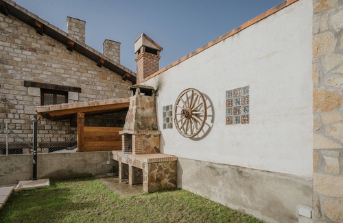 Navaluenga House | Los Mirlos Country House – Nature Retreat with Garden and Social Lounge