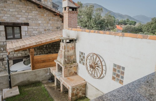 Navaluenga House | Los Mirlos Country House – Nature Retreat with Garden and Social Lounge