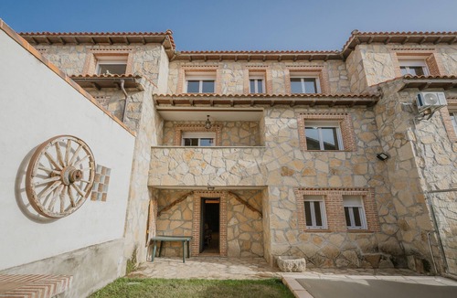 Navaluenga House | Los Mirlos Country House – Nature Retreat with Garden and Social Lounge