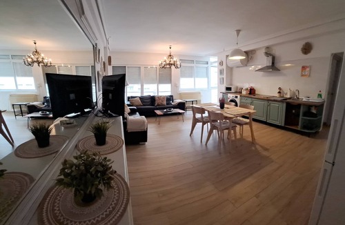 Los Remedios Condo | Los Príncipes II - Apartment near Feria & Park - Family Friendly Sevilla